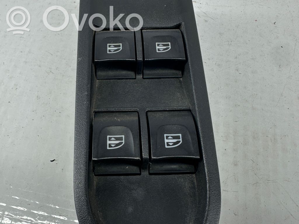 Dacia Duster Interruptor del elevalunas eléctrico 