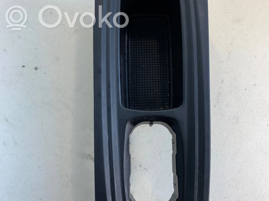 Porsche Cayenne (92A) Główny schowek tunelu środkowego 