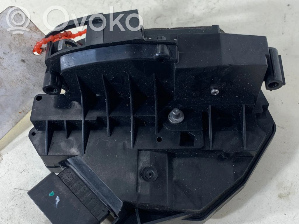 Ford Fiesta Priekšpusē slēdzene 