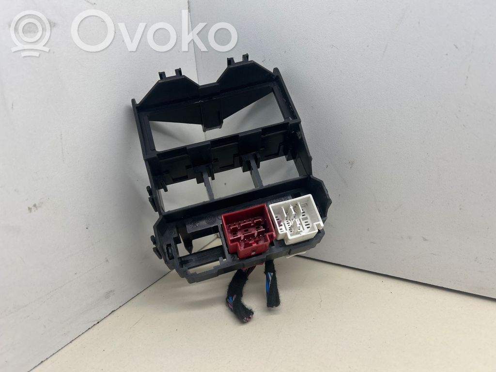 Porsche Macan (95B) Fuse module 