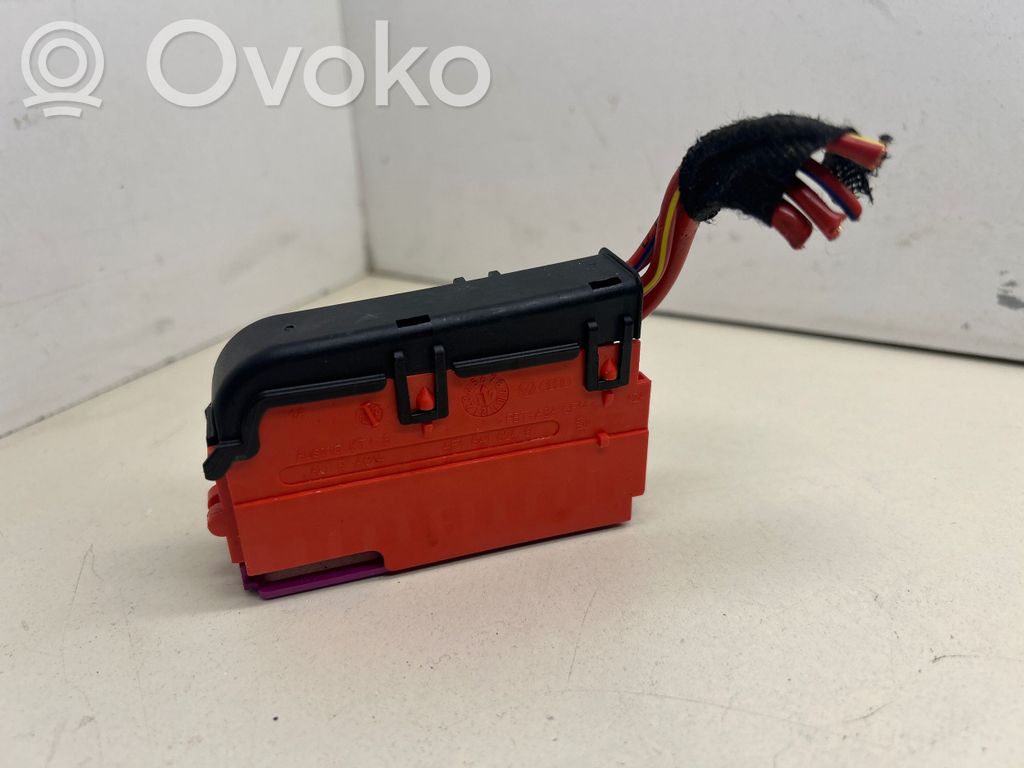 Audi Q7 4M Fuse module 