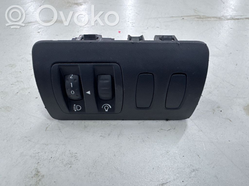 Renault Clio III Headlight level height control switch 