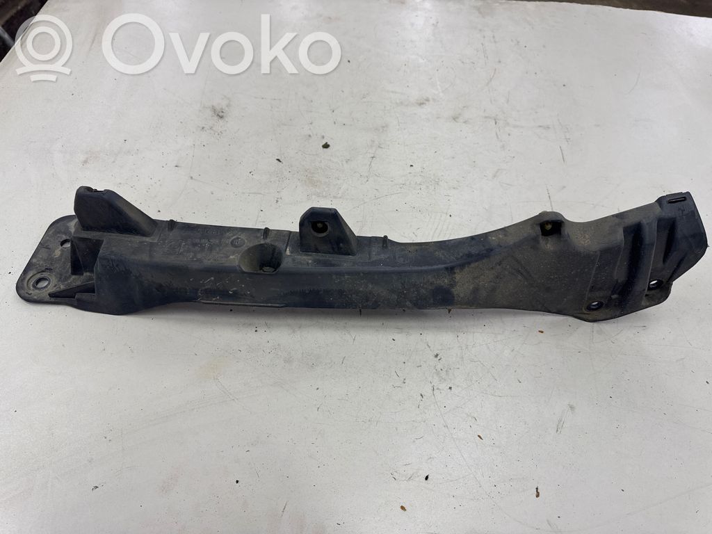Renault Clio III Fender mounting bracket 