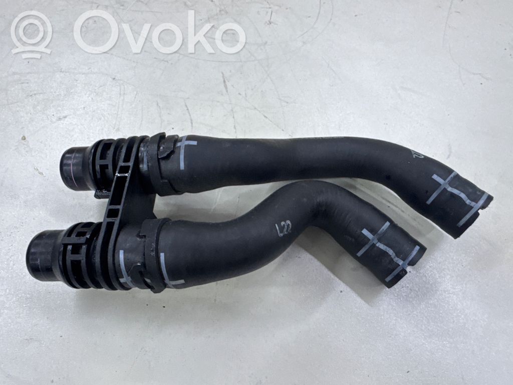 Volkswagen PASSAT B8 Engine coolant pipe/hose 