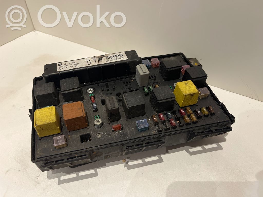 Opel Astra H Módulo de fusible 