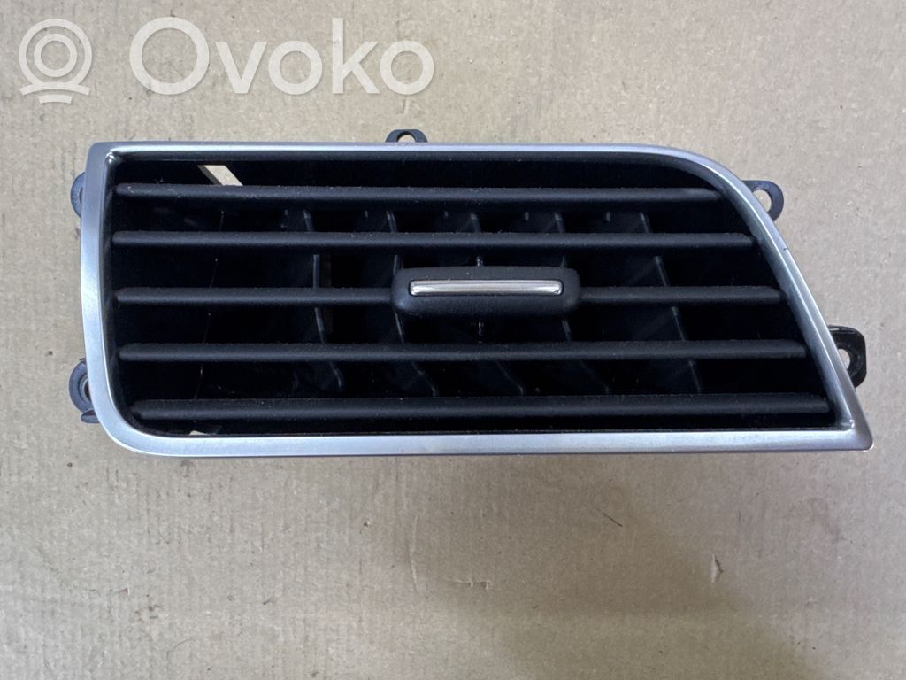 Audi A8 S8 D4 4H Boczna kratka nawiewu deski rozdzielczej 