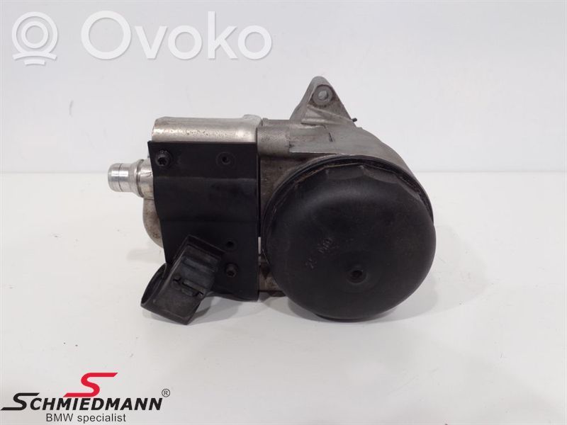 BMW 3 E46 Oil filter mounting bracket 