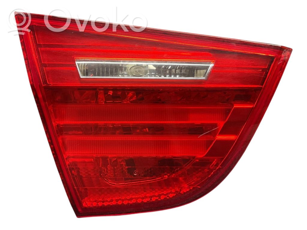 BMW 3 E90 E91 Aizmugurējais lukturis pārsegā 