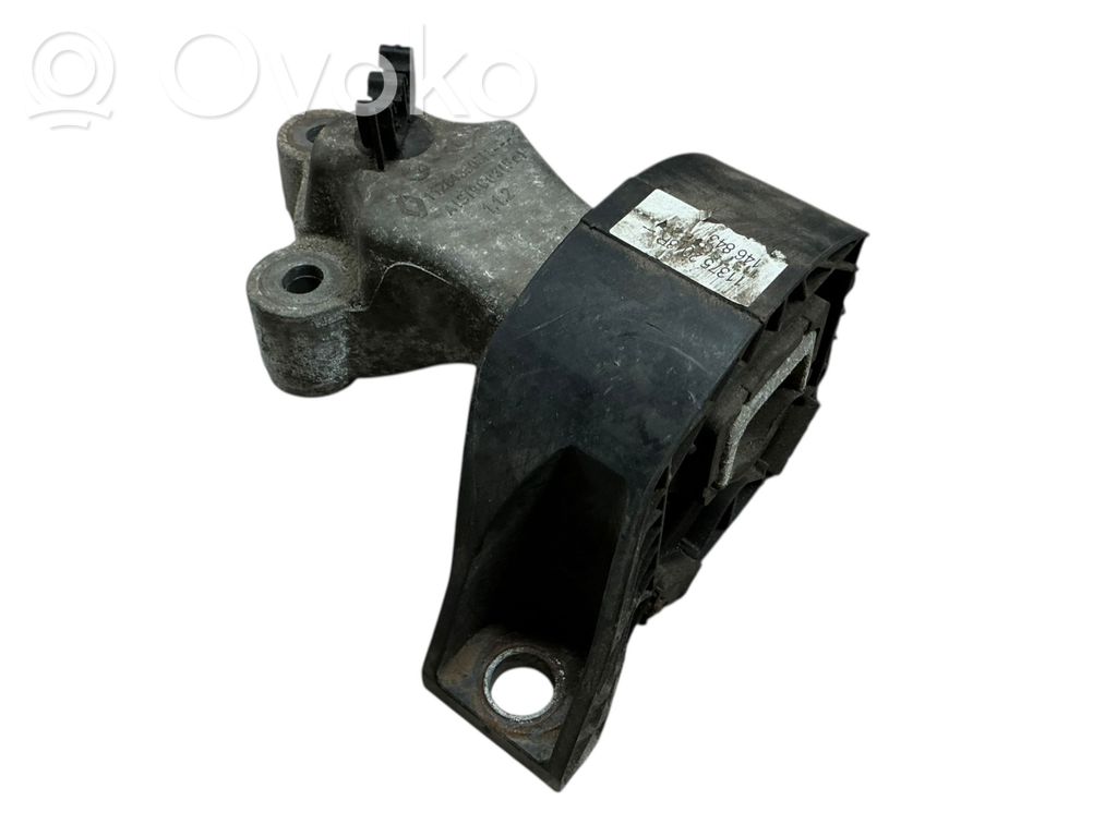 Renault Clio IV Engine mount bracket 