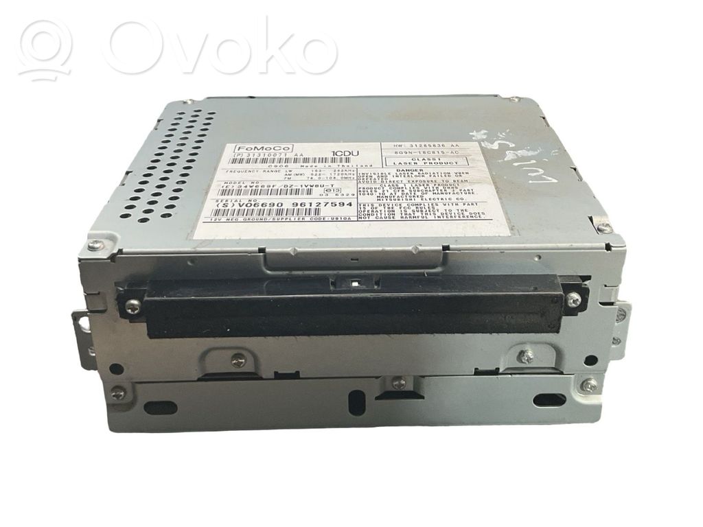 Volvo V70 Radio/CD/DVD/GPS head unit 