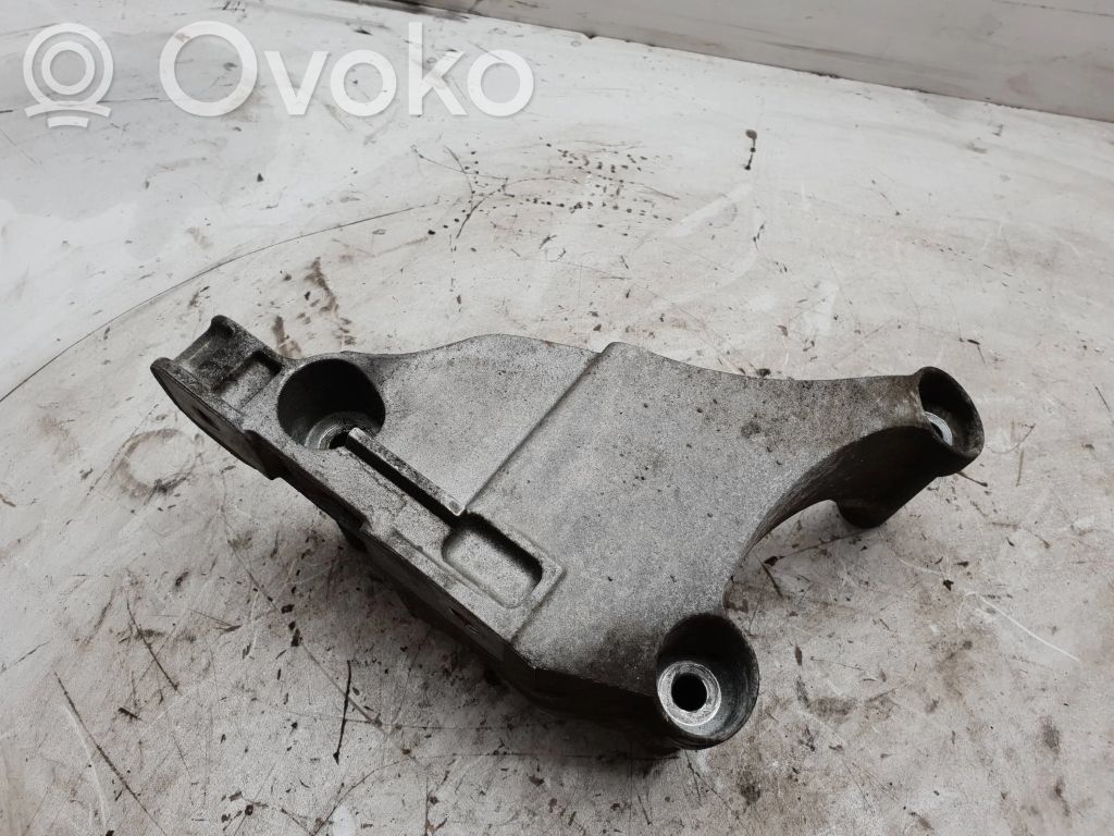 Engine mounting bracket   13363920