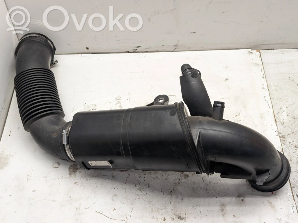 BMW 2 F46 Rura / Wąż dolotowy powietrza 