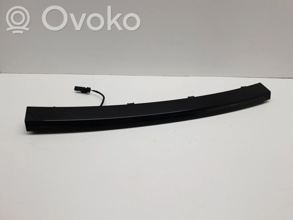 Land Rover Discovery Sport Third/center stoplight 