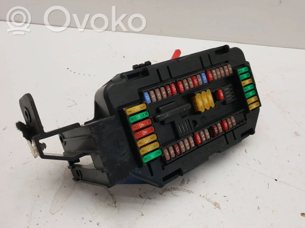 BMW X5 F15 Ramka / Moduł bezpieczników 