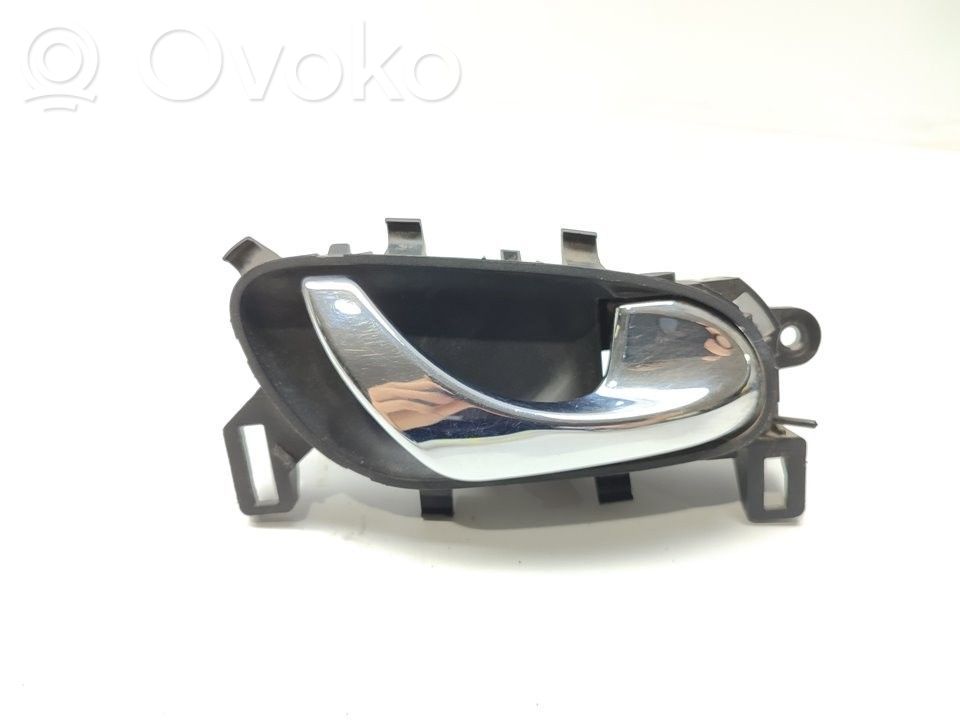 Manecilla interna puerta delantera   826704EA0A