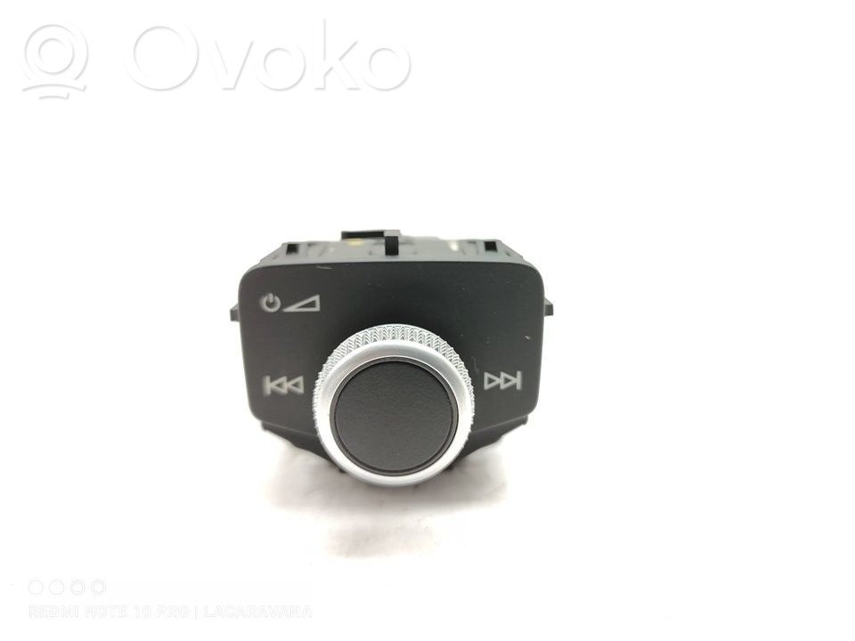 Audi A1 Multifunctional control switch/knob 