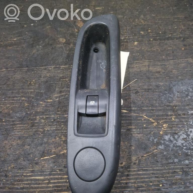 Electric window control switch   8200084005