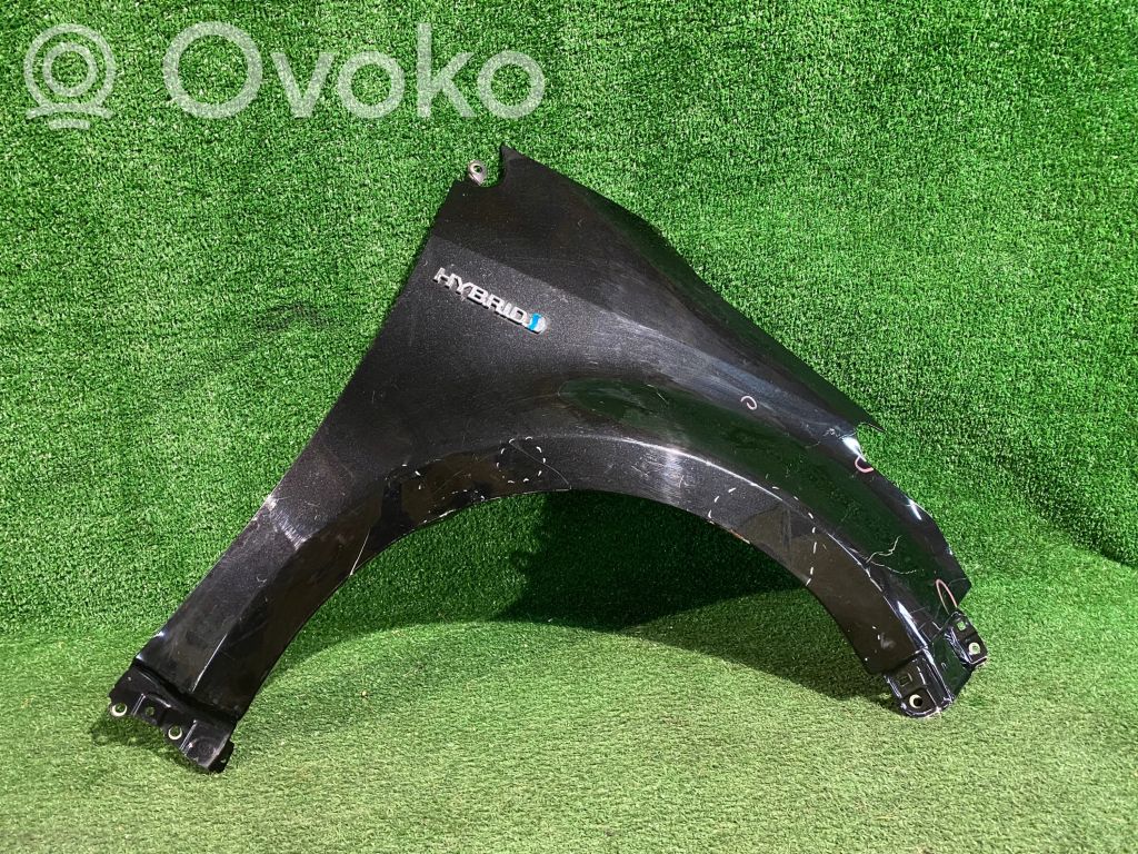Toyota Yaris XP210 Błotnik przedni 