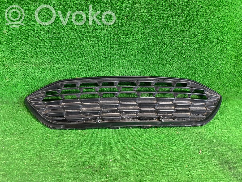 Ford Focus Front bumper upper radiator grill 
