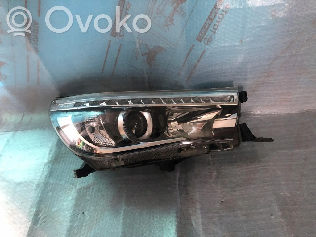 Toyota Hilux (AN120, AN130) Lampa przednia 