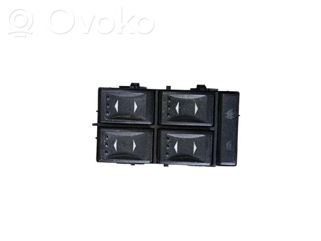Ford Mondeo Mk III Przyciski szyb 