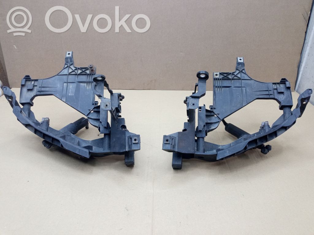 Headlight/headlamp mounting bracket   8T0805608D