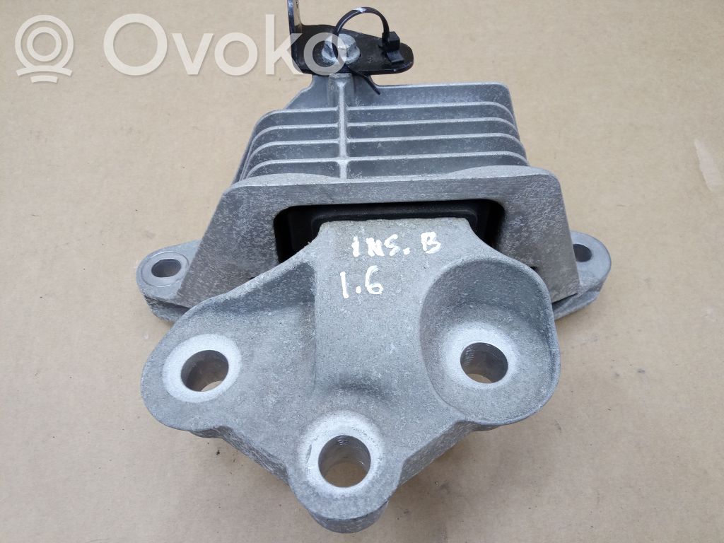 Engine mount bracket   84248715,080417