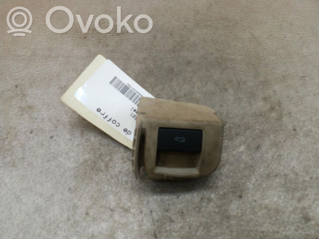 Audi A6 S6 C6 4F Przełącznik / Przycisk otwierania klapy bagażnika 