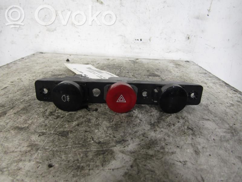 Chevrolet Kalos Botón interruptor de luz de peligro 