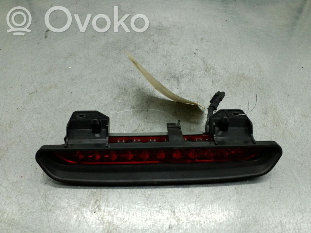 Kolmas/lisäjarruvalo   95031492
