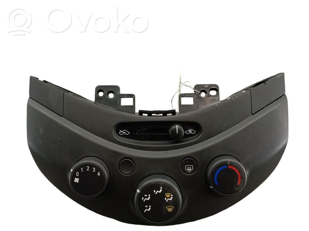 Chevrolet Spark Climate control unit 