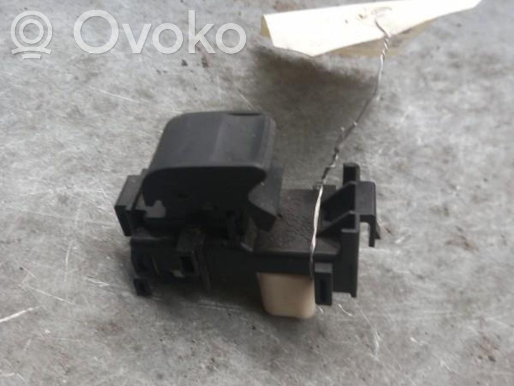 Electric window control switch   B000954680