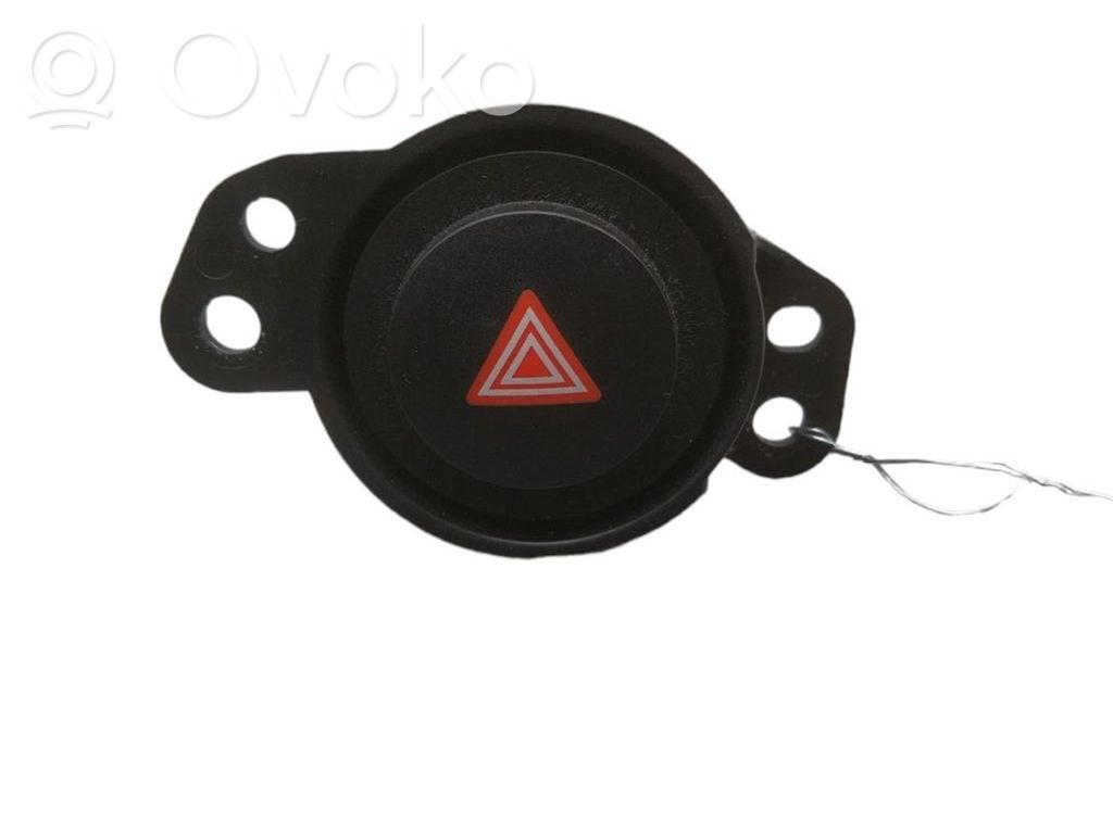 Hazard light switch   B000778280