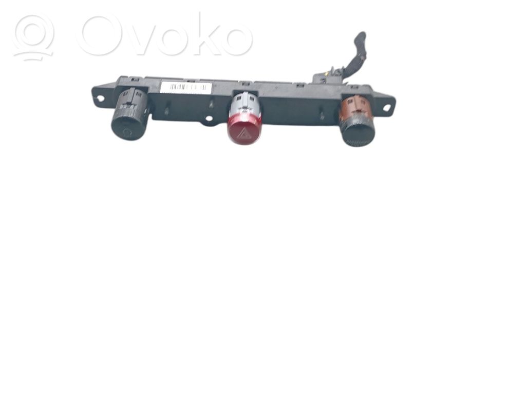 Fiat 500X Hazard light switch 