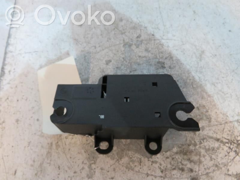 Manecilla interna puerta trasera   1470111