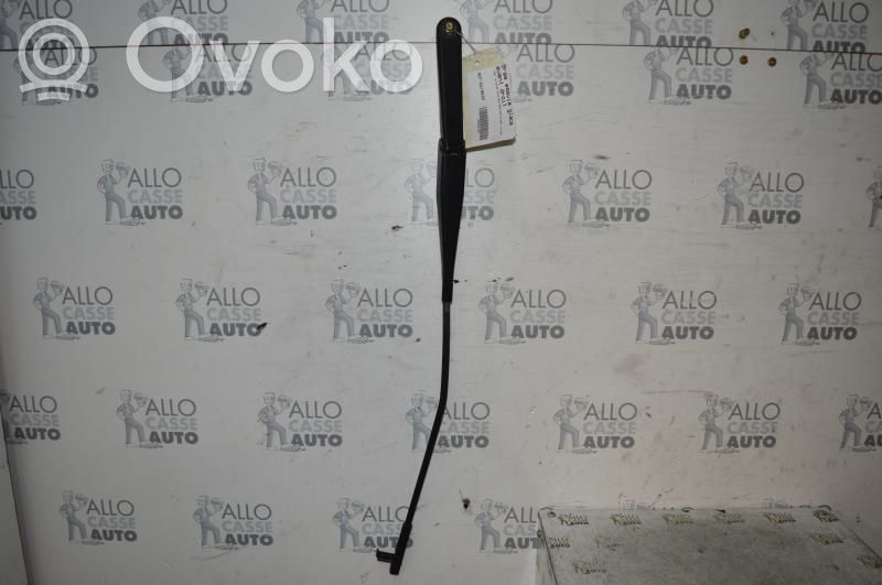 Ford Focus Brazo del limpiaparabrisas delantero 