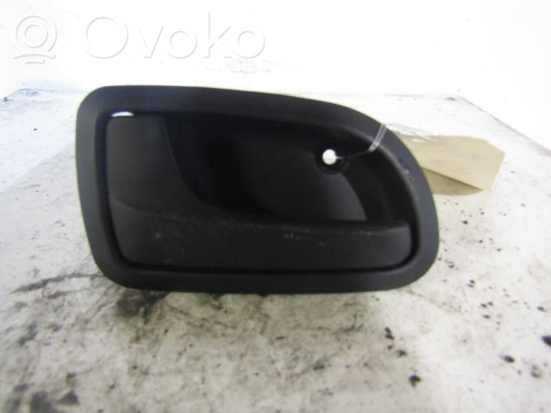 Manecilla interna puerta trasera   8261007000EQ