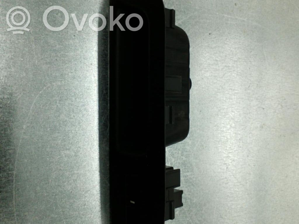 Electric window control switch   935832P000