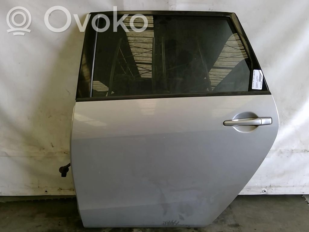 Mitsubishi Grandis Puerta trasera 