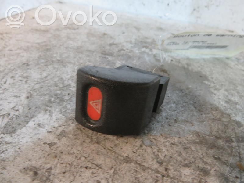 Botón interruptor de luz de peligro   9138044