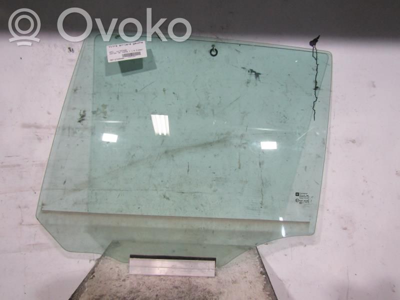 Opel Zafira B Luna de la puerta trasera 
