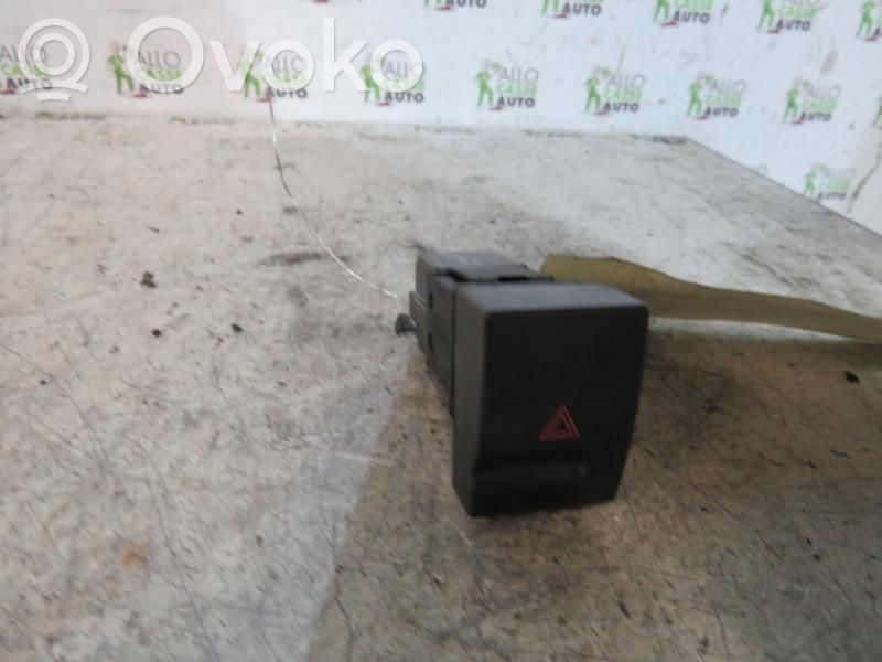 Peugeot 406 Botón interruptor de luz de peligro 