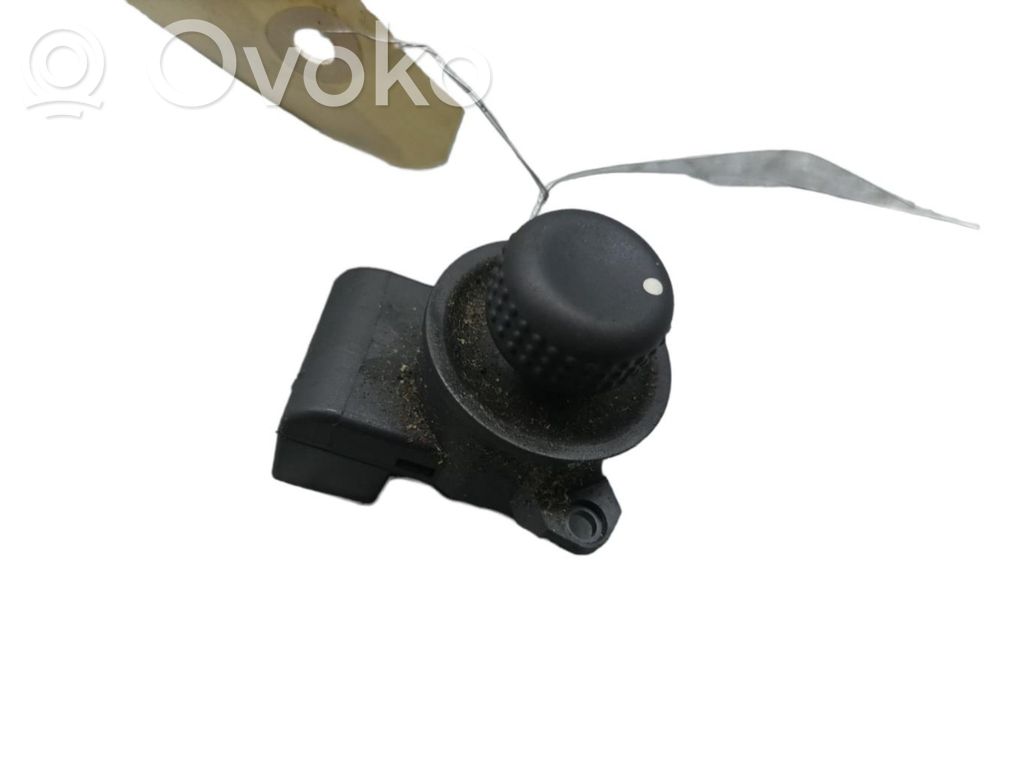 Wing mirror switch   7700421406