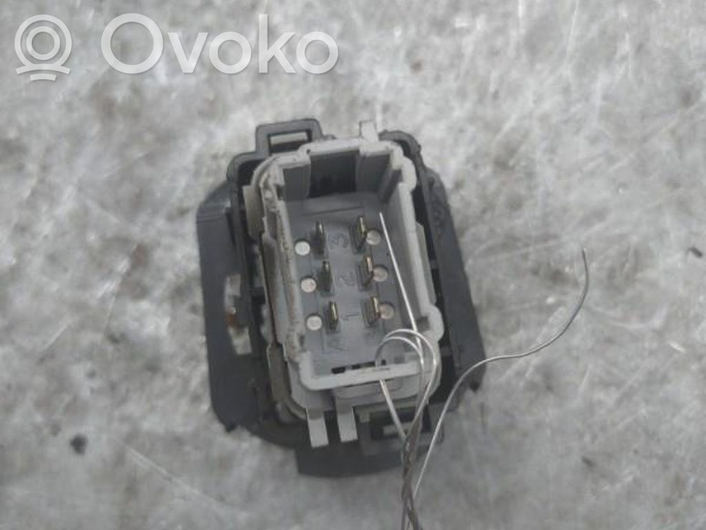 Electric window control switch   8200167229