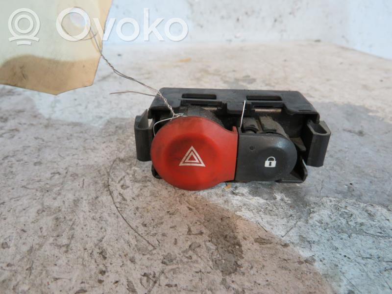 Hazard light switch   252103766R