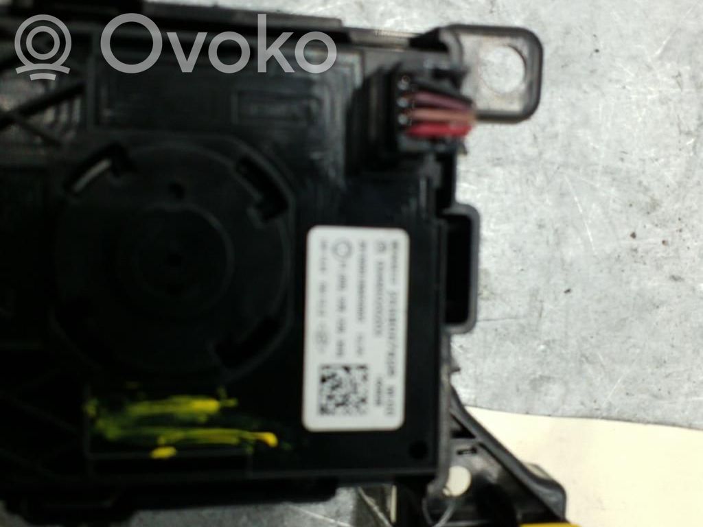 Pääyksikkö multimedian ohjaus   253B05762R