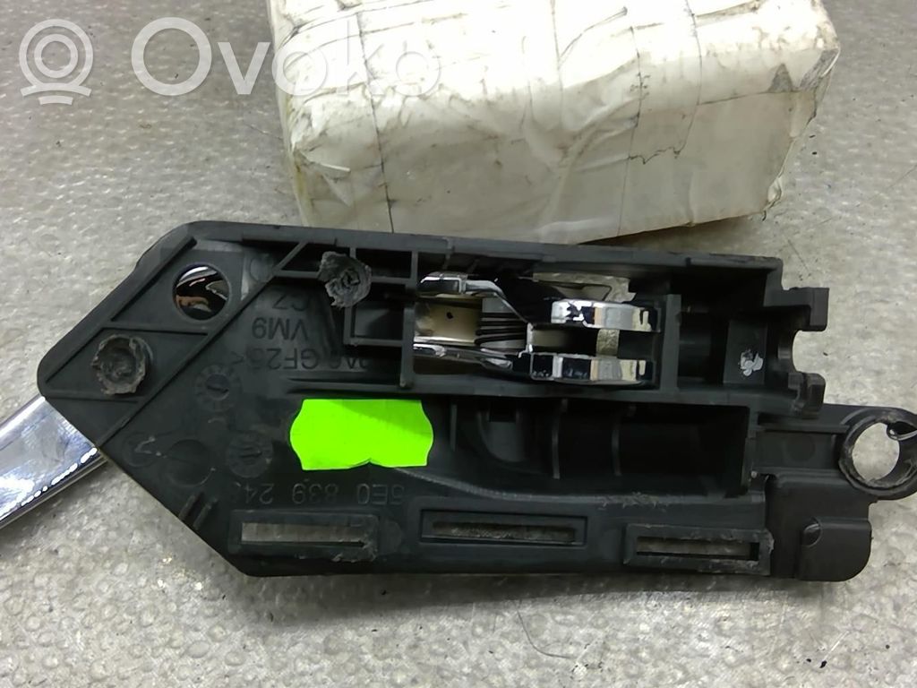 Manecilla interna puerta trasera   5E0898226
