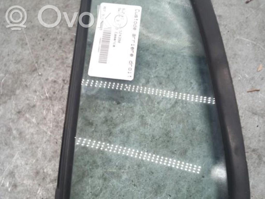 Suzuki SX4 Ventanilla de ventilación de la puerta trasera 