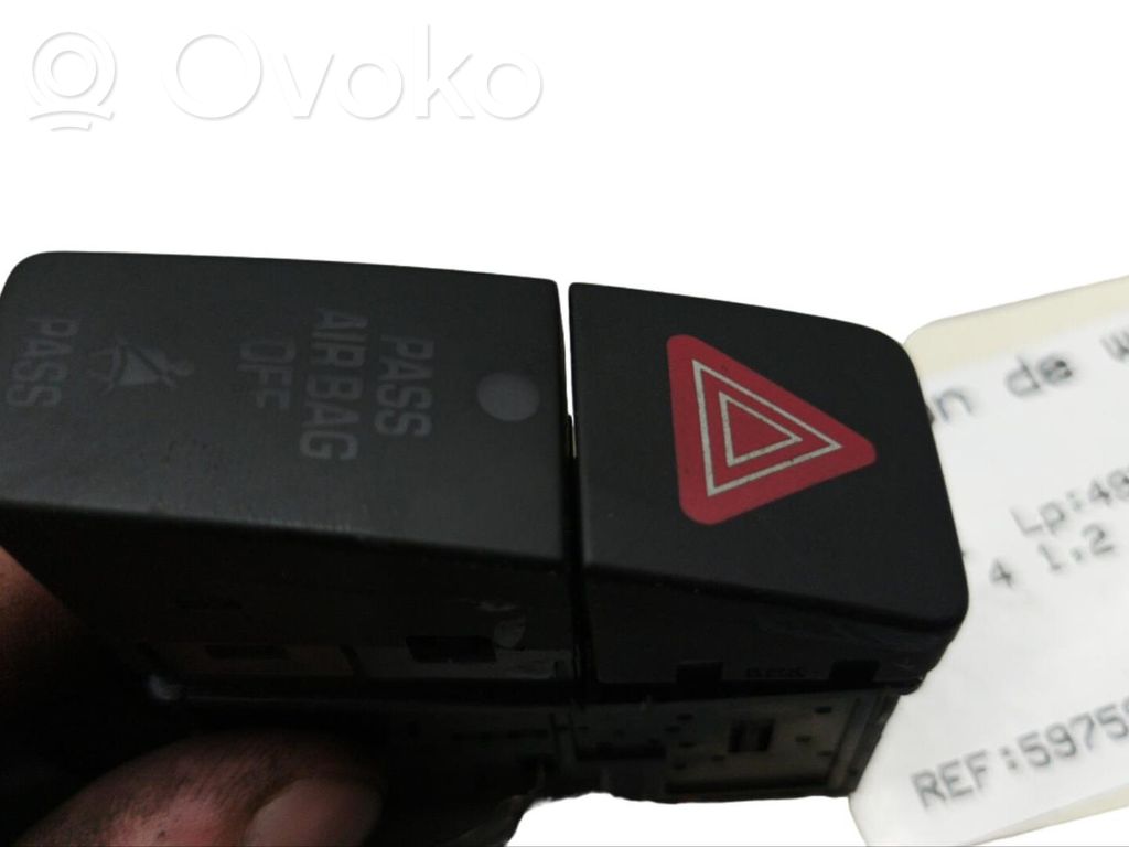 Botón interruptor de luz de peligro   3743055L305PK