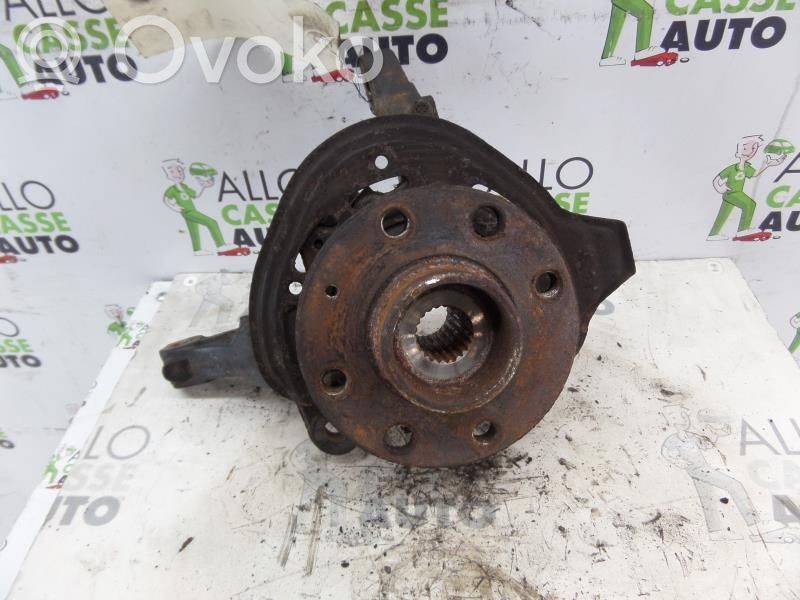 Opel Corsa C Priekšējā riteņa rumbas vārpstas šarnīrs (stupica, capfa) 